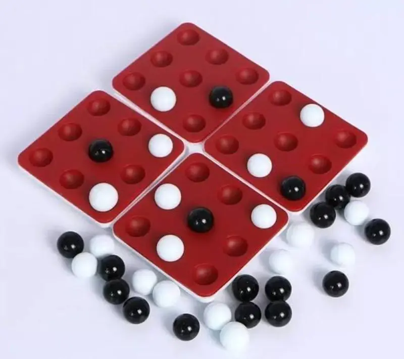 لعبة بنتاجو الاستراتيجية، تحدي الذكاء والتفكير لمباراة مثيرة