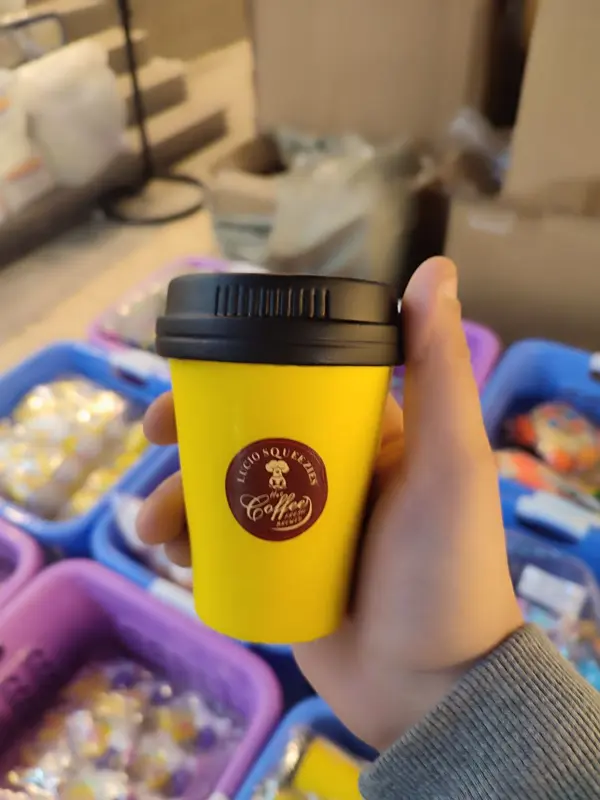 لعبة اسكويشي بشكل كوب القهوة، أداة ممتعة لتخفيف التوتر