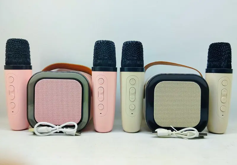 مجموعة ميكروفونات الكاريوكي KTV K-51، مع مكبر صوت ووصلات متعددة