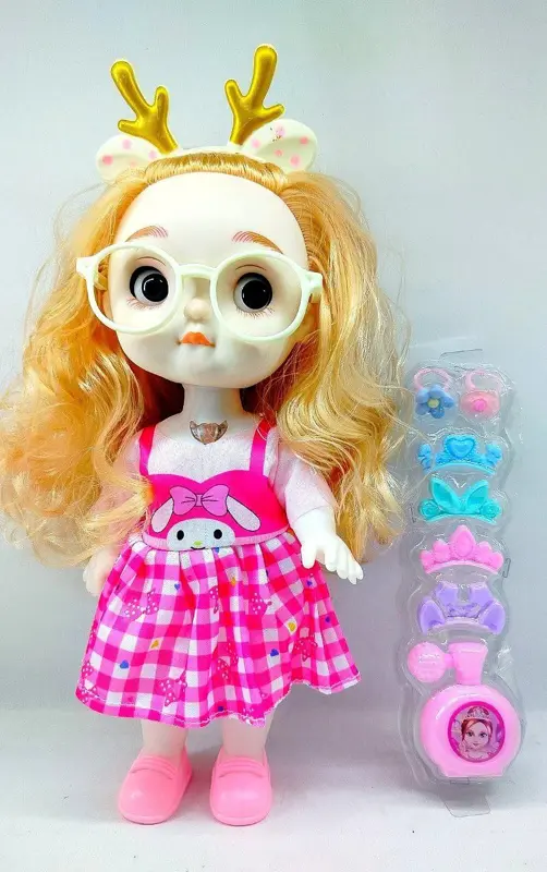 دمية بابلي الغنائية، مع مؤثرات صوتية وضوئية وأزياء فريدة