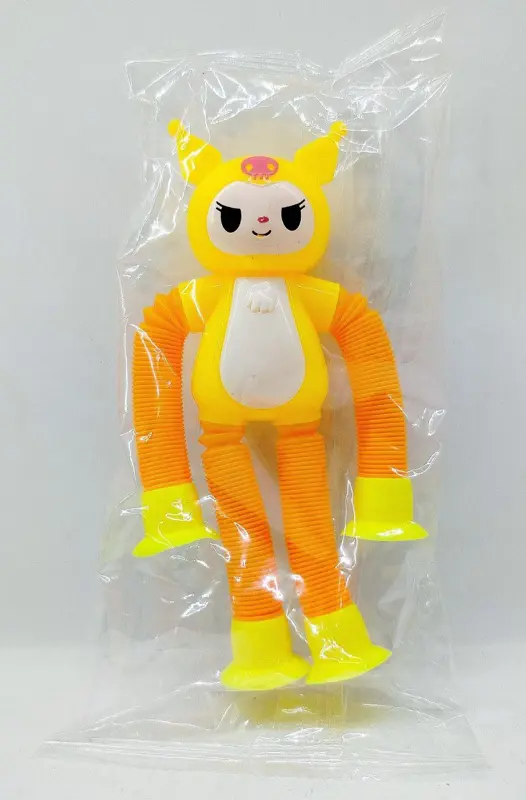 شخصية كرومي المطاطية، مع إضاءة سحرية وتشكيلات إبداعية