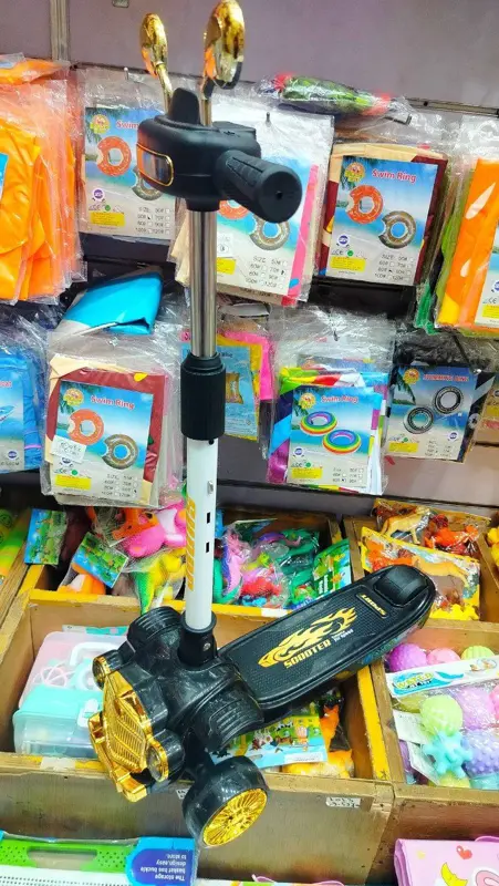 سكوتر كلاسيك، بتصميم سيارة عتيقة مع إضاءة وصوت