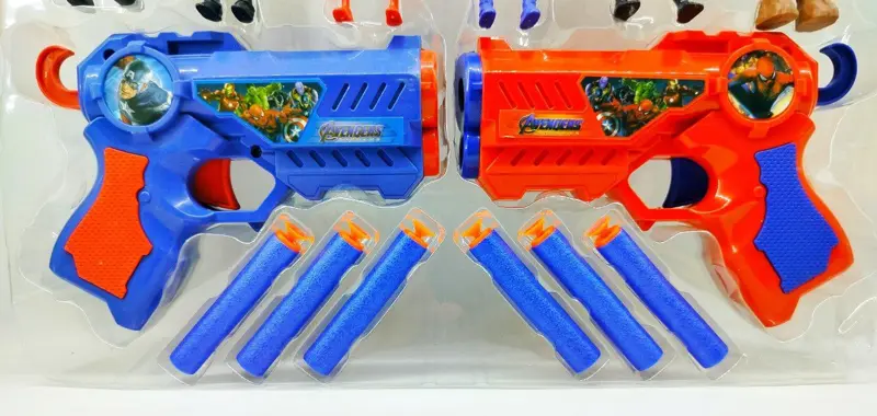 طقم الأبطال الخارقين، مجموعة كاملة من مجسمات ومسدسات