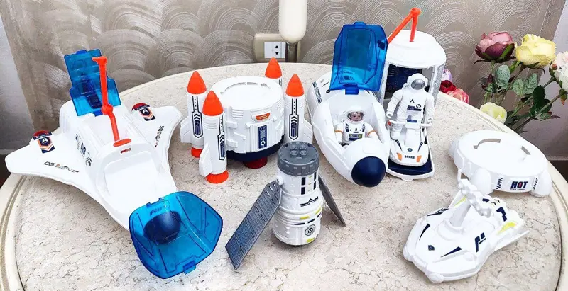 محطة الفضاء التفاعلية، مغامرة نحو النجوم