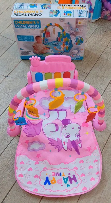 بساط البيانو التفاعلي للرضع مع الألعاب المعلقة
