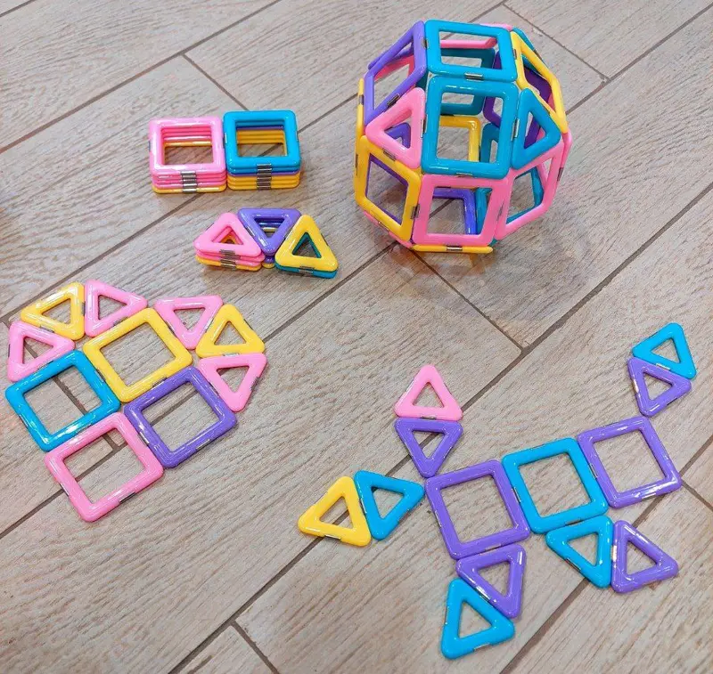 مكعبات البناء المغناطيسية المثلثة