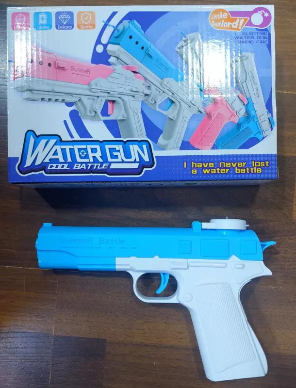 مسدس المياه الأوتوماتيكي الذي يعمل بالبطاريات