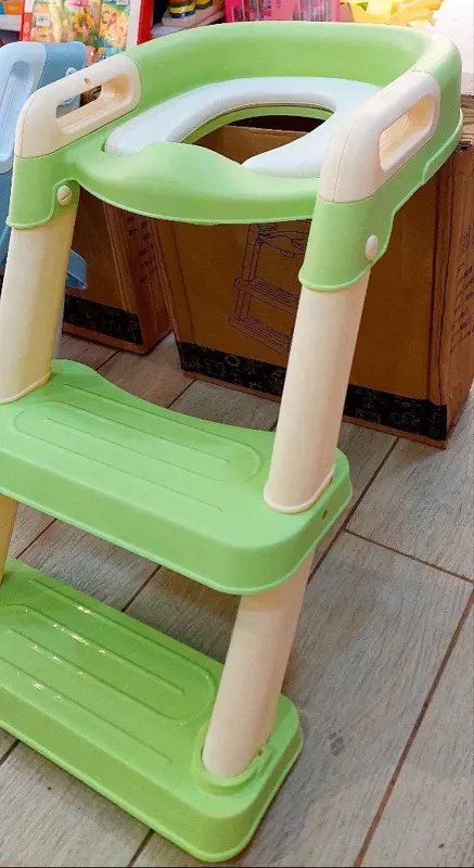 مقعد تدريب المرحاض مع سلم بوتي مدمج للأطفال