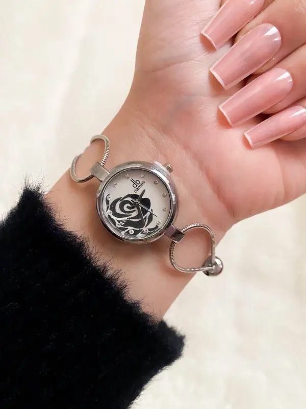 ساعة نسائية عصرية بحزام شبكي مغناطيسي