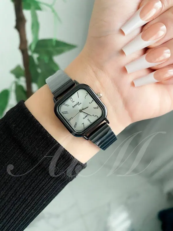 ساعة أني تايم بتصميم أنسيال كلاسيكي