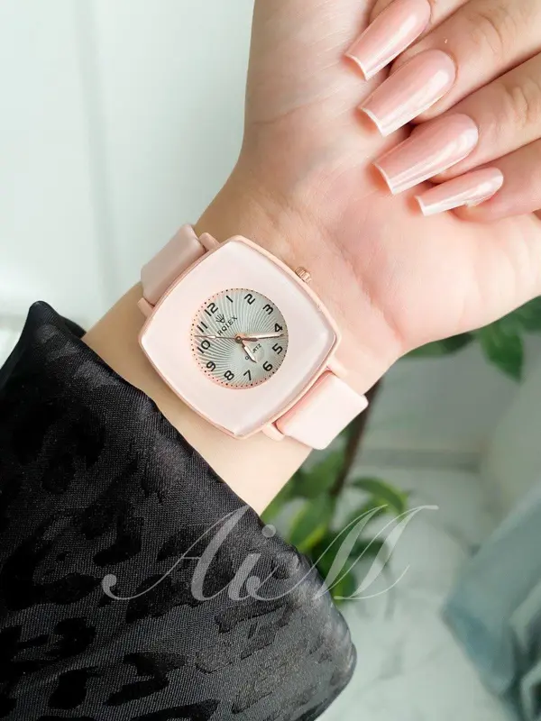 ساعة رابر سوداء أنيقة حريمي