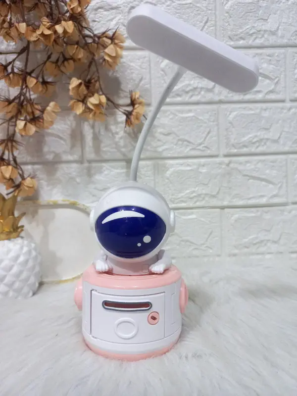 أباجورة روبوت الفضاء الرائع مع إضاءة متغيرة