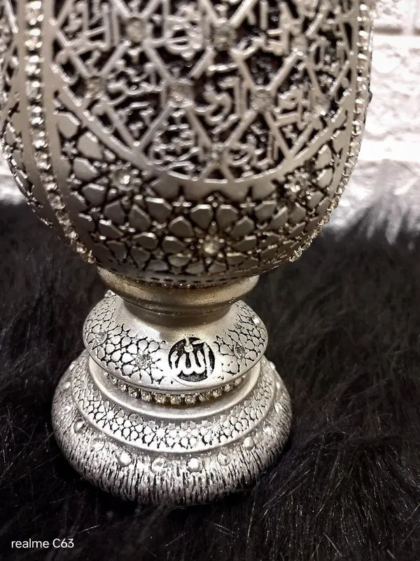 تحفة "منارة السلام" الروحية على شكل مجسم مسجد بتفاصيل فنية