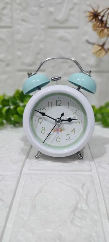 تحفة "اللمسة المشرقة" المعدنية بتصميم كلاسيكي بألوان حيوية