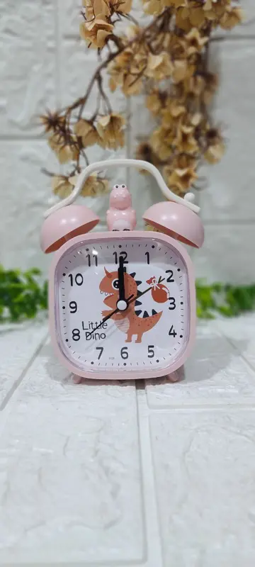 منبه "الحنين الكبير" بتصميم كلاسيكي ولون جذاب