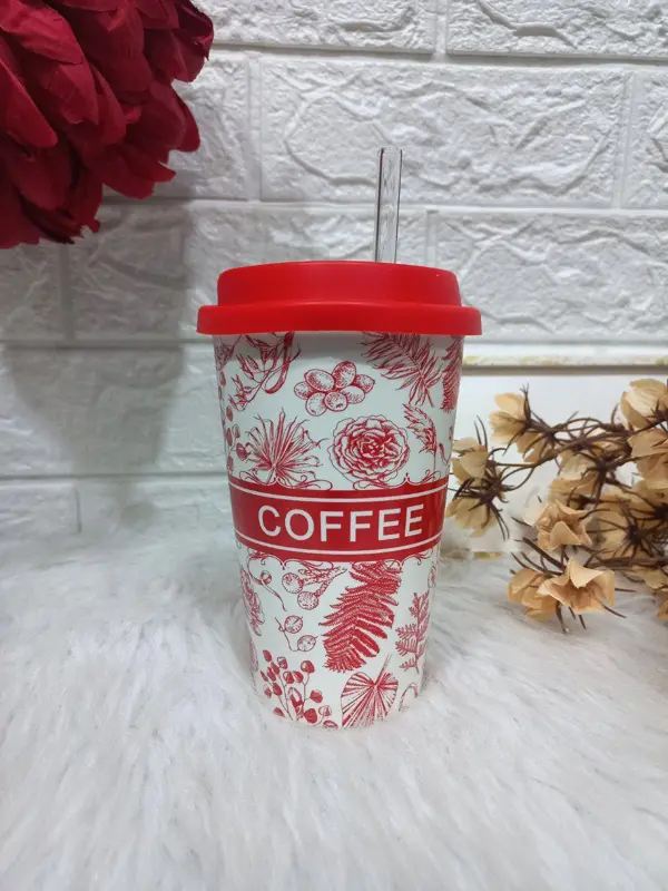 مج "كوفي" بغطاء وشاليموه وتصميم أنيق