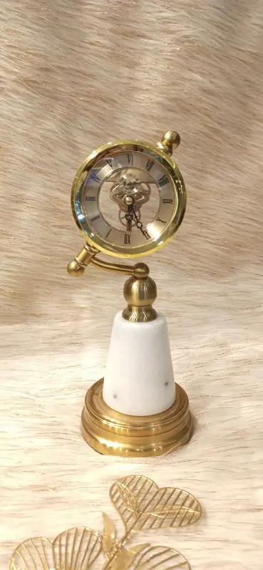 ساعة "الزمن الذهبي" المعدنية المستوردة بتصميم كلاسيكي أنيق