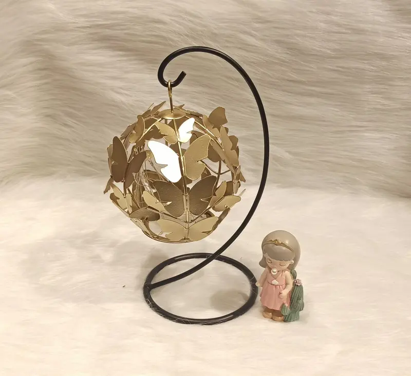 أباجورة "الفراشة الساحرة" بتصميم فني مضيء وحجم أنيق