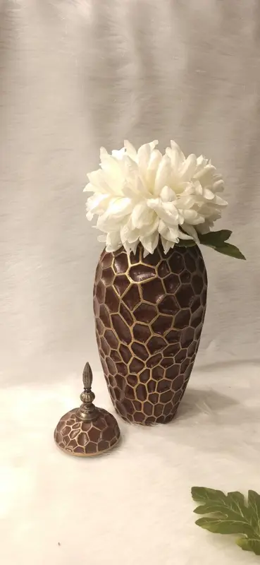 فازة "الرونق الهادئ" من البورسلين بتصميم أزرق وأبيض