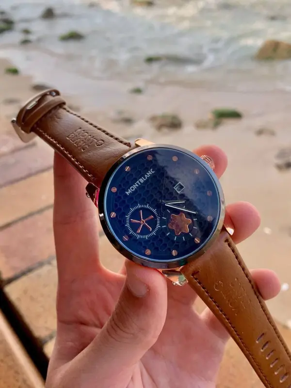 تشكيله سعات"الزمن الكلاسيكي" الجدارية بتصميم معدني أنيق