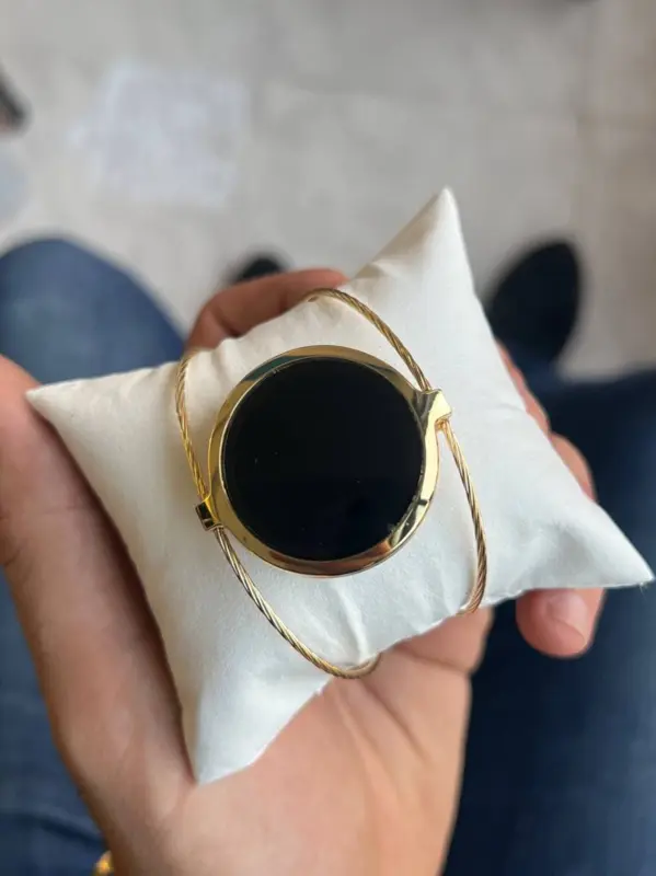 ساعة "الأناقة الفريدة" الجدارية بتصميم عصري