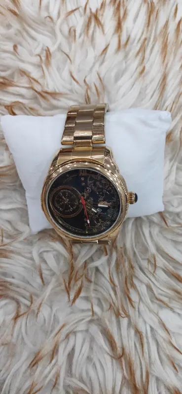 ساعة "باتيك فيليب" الرجالية بتصميم كلاسيكي وميناء فريد