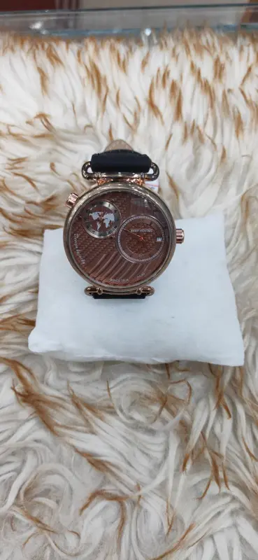 ساعة "فوركاست" الرجالية بتصميم كرونوغراف وسوار جلد مختوم