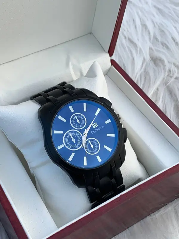 ساعة "Collection" الرجالية بتصميمها الأسود المط الفريد