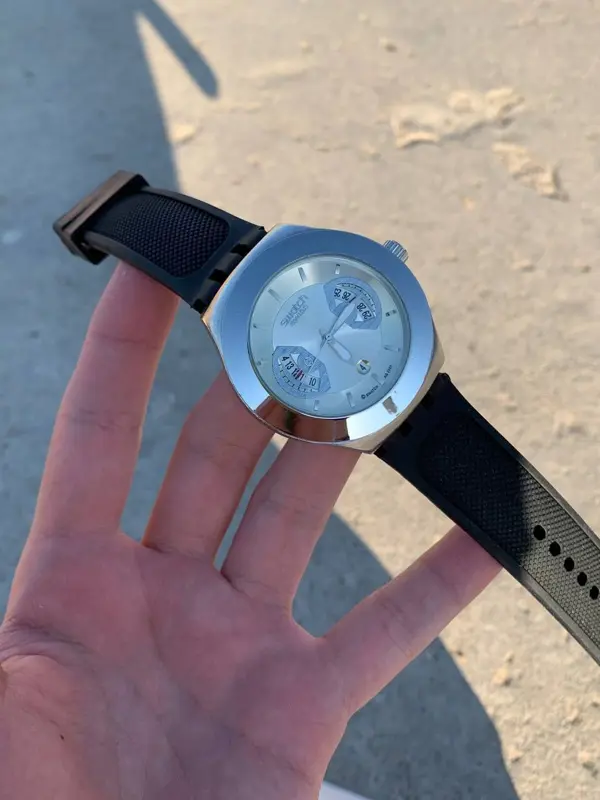 ساعة "Swatch" الرابر الطبية بتصميمها العصري الجديد