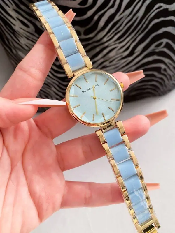 ساعة "برافو" المعدنية بتصميمها الأنيق