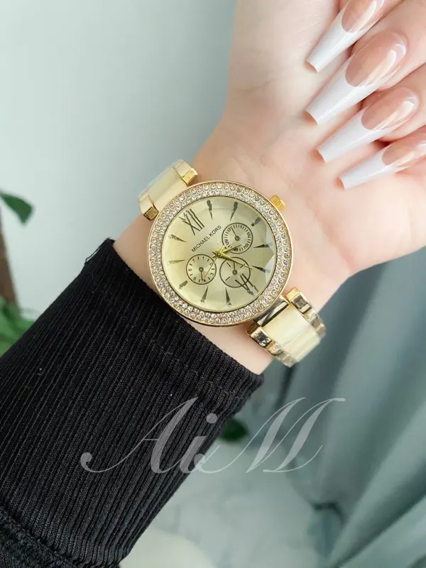 ساعة "إكسلانس" الحريمي المعدنية بتصميمها الأنيق