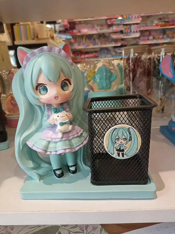 مقلمة مكتب "فانتازي" المعدنية المجسمة للأميرات الصغيرات