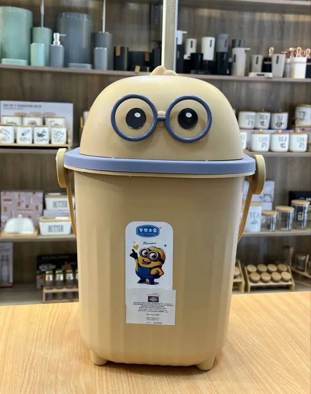 سلة مهملات بتصميم عصري ومناسب للمكاتب والمنزل