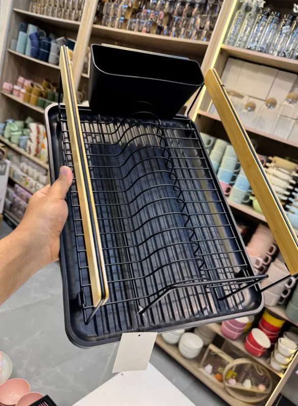 مطبقية و صفاية أطباق معدن بمقبض بامبو