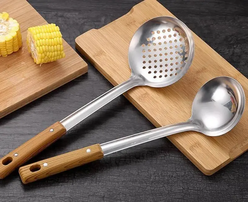 أدوات مطبخ ستانلس ستيل بيد خشب مقصوصة