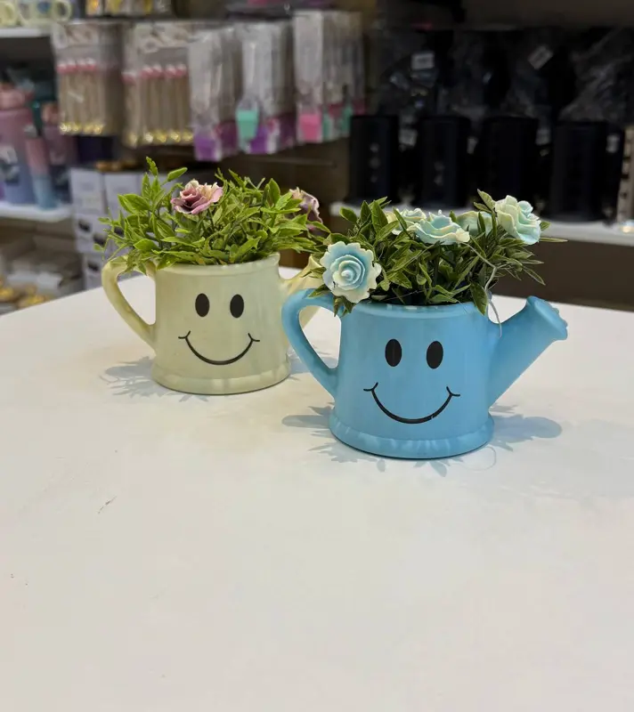 إبريق ديكور بتصميم وجه مبتسم