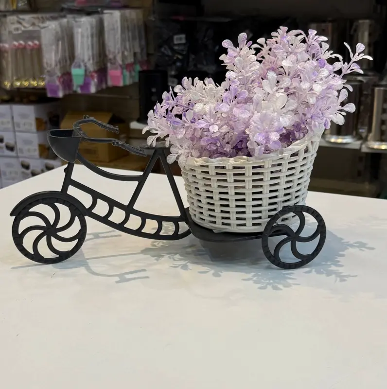 عجلة ديكور بتصميم عتيق وحامل ورد