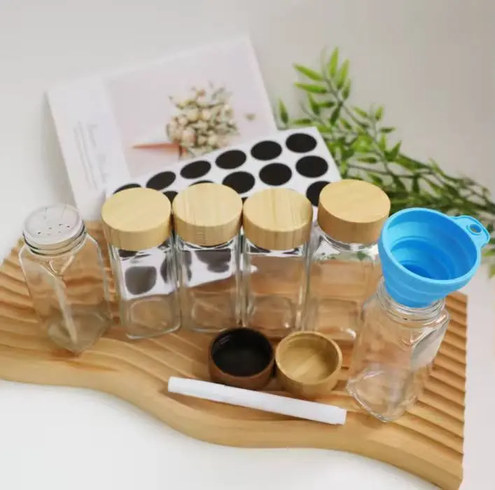 طقم توابل زجاجي كامل 24 قطعة بأغطية خشبية محكمة وجميع الملحقات