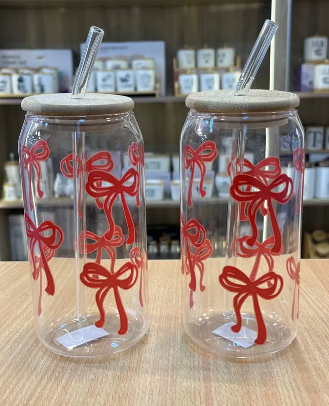 مج "الكنز" زجاج بيركس حراري بغطاء خشبي وشاليموه (بتصميم الفيونكة)