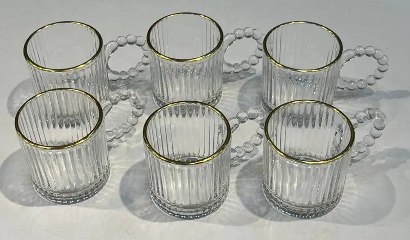 طقم قهوة سيراميك فاخر (تصميم مسطر وحرف ذهبي)