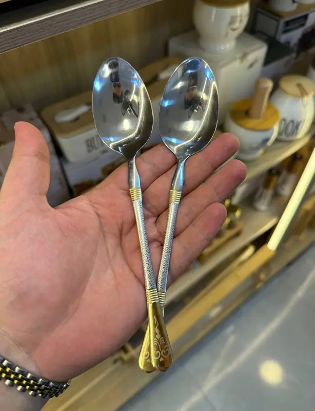 طقم ملاعق طعام 6 قطع (تصميم دهبي X سيلفر فاخر وغير قابل للصدأ)