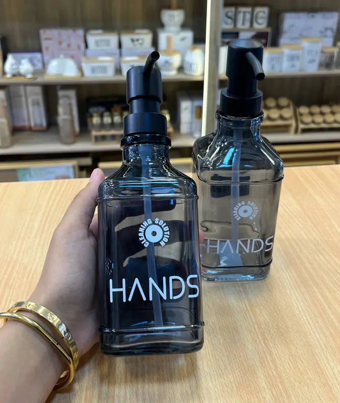 موزع صابون سائل زجاجي فاخر (بتصميم شفاف وعصري)