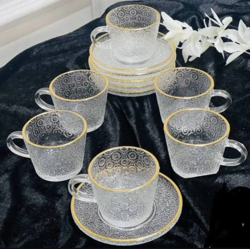 طقم فناجين زجاج حراري بحافة ذهبية فاخر (6 فناجين و 6 كوستر)