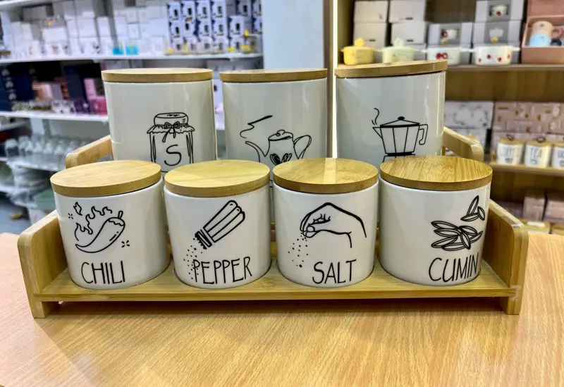 طقم توابل بورسلين 7 قطعة غطاء خشب