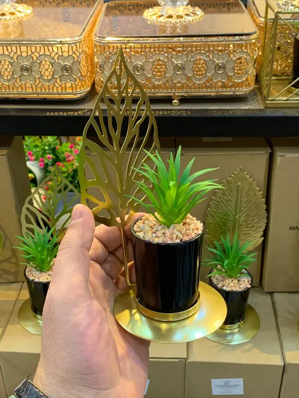 ديكور زرع صناعي بتصميم عصري (معدن وبورسلين)