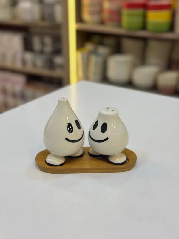 طقم ملح وفلفل سمايل: