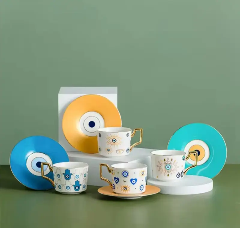 فناجين قهوة وشاي بتصميم عيون