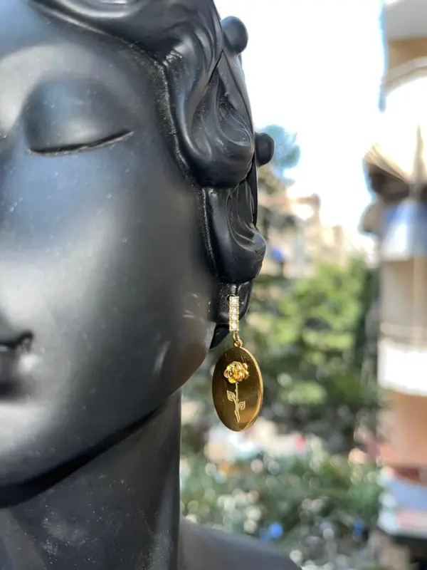 حلق "الوردة المتألقة" من "ذا رومانتيك جاردن"