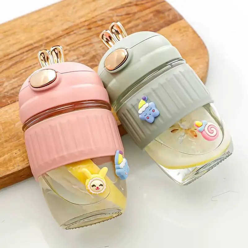 مج الدب الزجاجي بغطاء سيليكون