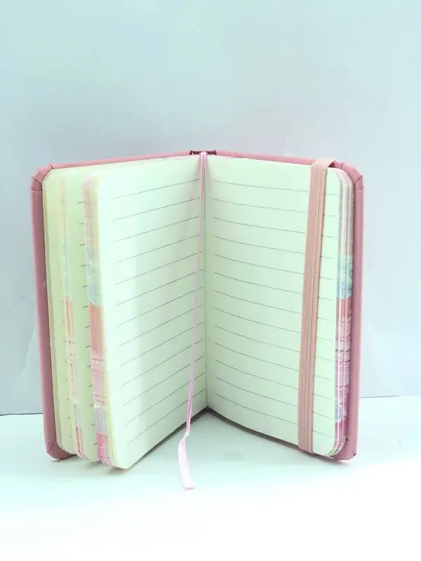 نوت بوك بغلاف كرتوني بتصميم الزهور